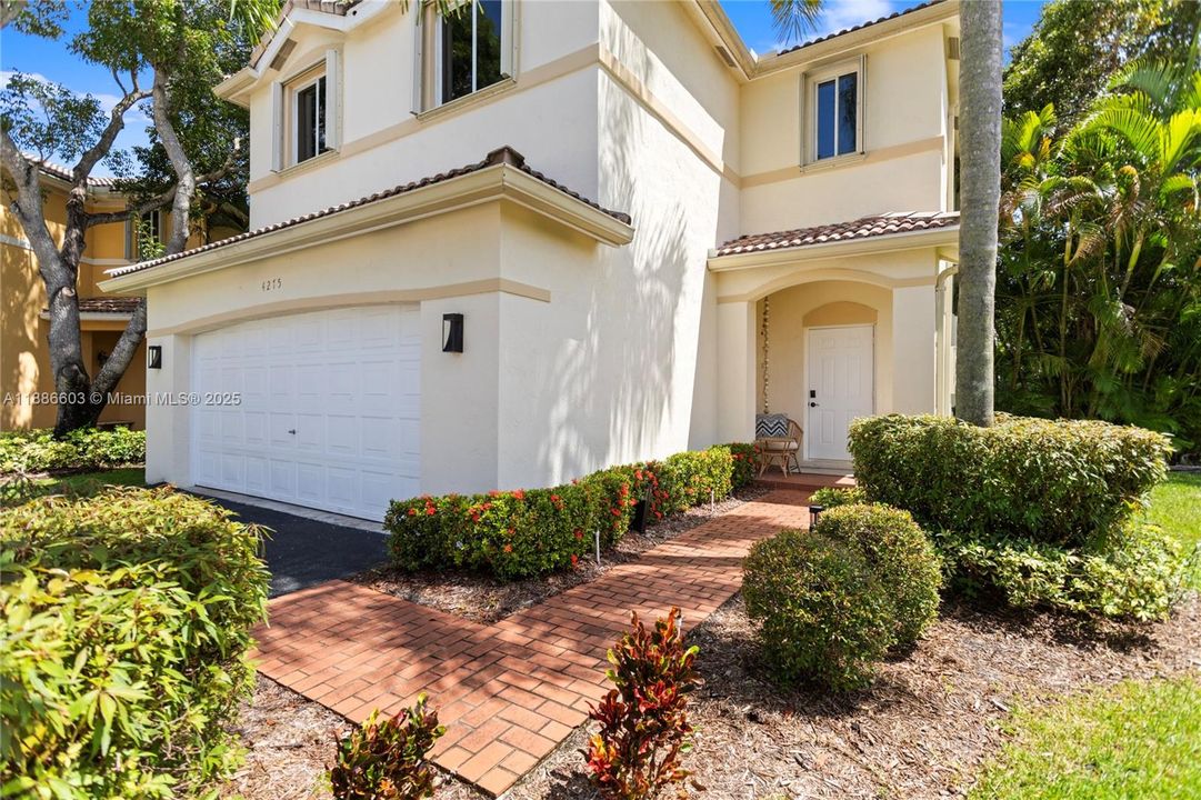 Recently Sold: $780,000 (4 beds, 3 baths, 1902 Square Feet)