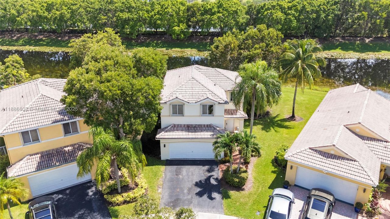 Recently Sold: $780,000 (4 beds, 3 baths, 1902 Square Feet)