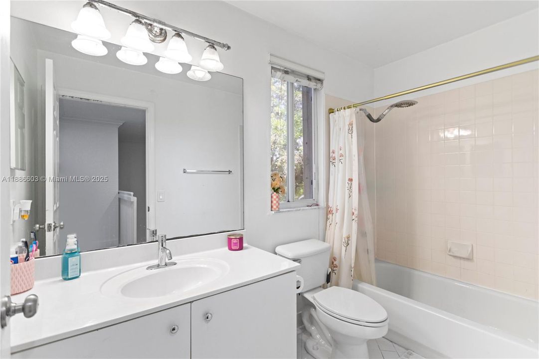 Recently Sold: $780,000 (4 beds, 3 baths, 1902 Square Feet)