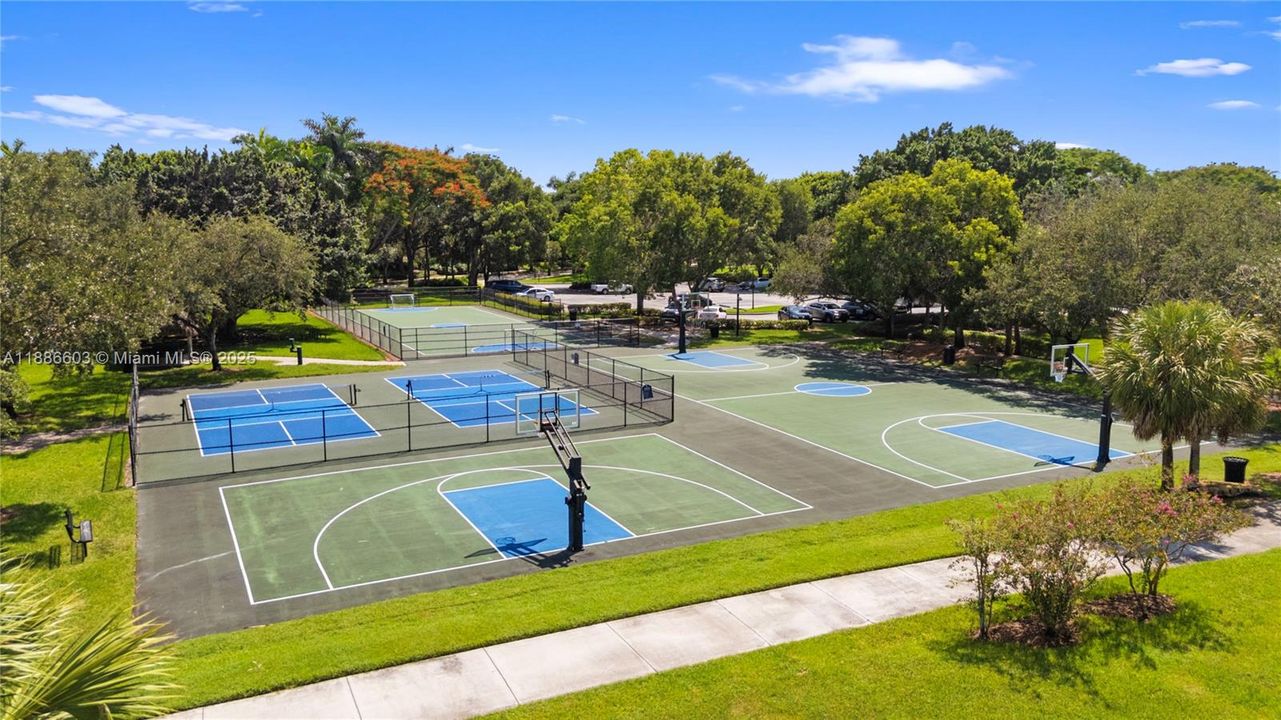 Recently Sold: $780,000 (4 beds, 3 baths, 1902 Square Feet)