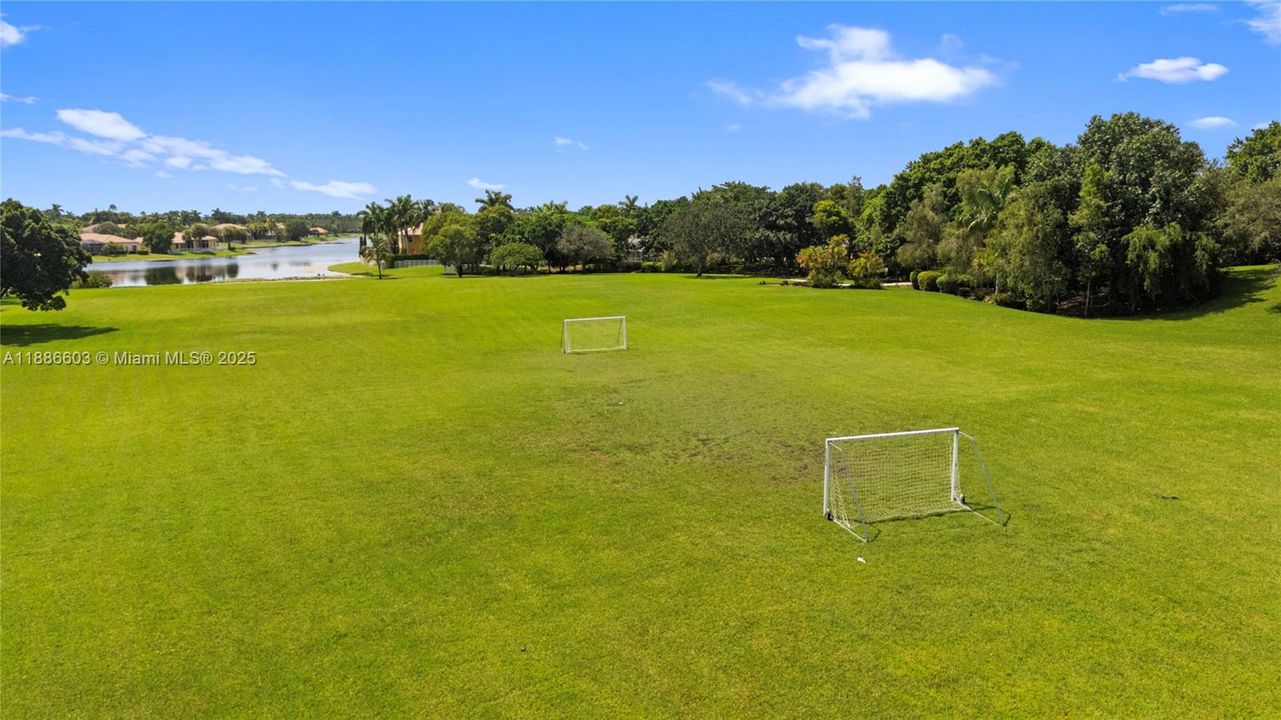 Recently Sold: $780,000 (4 beds, 3 baths, 1902 Square Feet)