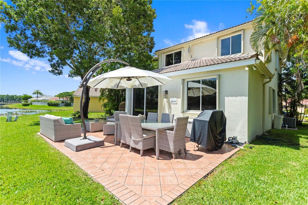 Recently Sold: $780,000 (4 beds, 3 baths, 1902 Square Feet)