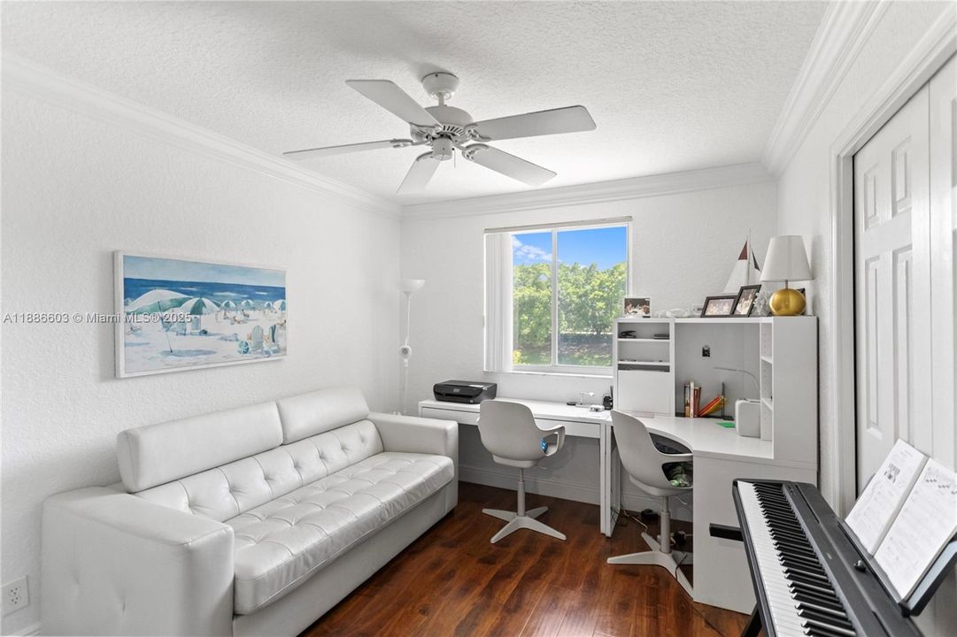 Recently Sold: $780,000 (4 beds, 3 baths, 1902 Square Feet)