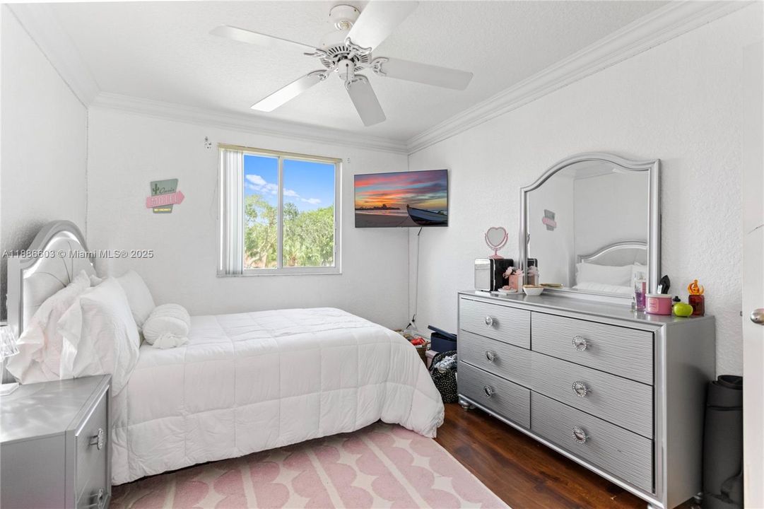 Recently Sold: $780,000 (4 beds, 3 baths, 1902 Square Feet)