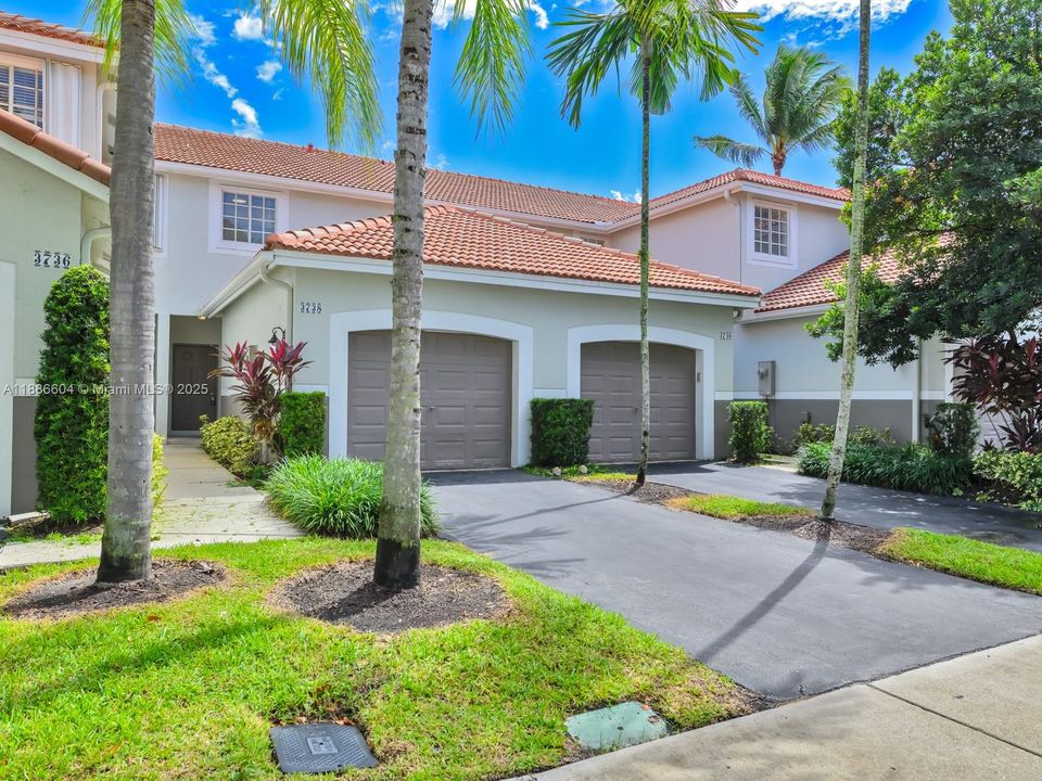 Active With Contract: $495,000 (2 beds, 2 baths, 1131 Square Feet)