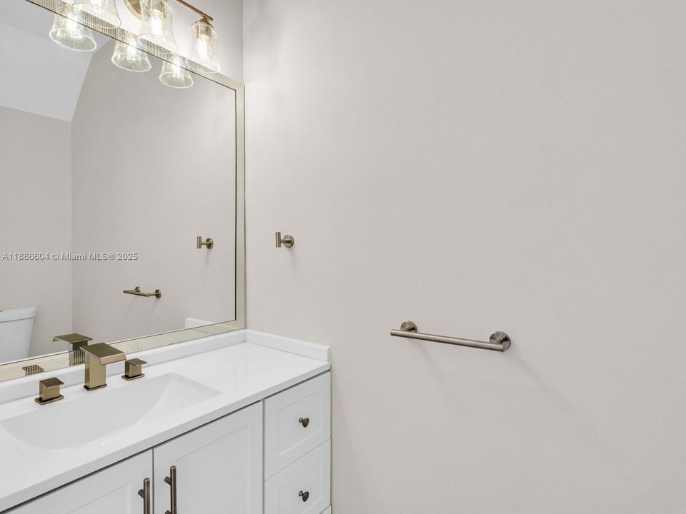 Active With Contract: $495,000 (2 beds, 2 baths, 1131 Square Feet)