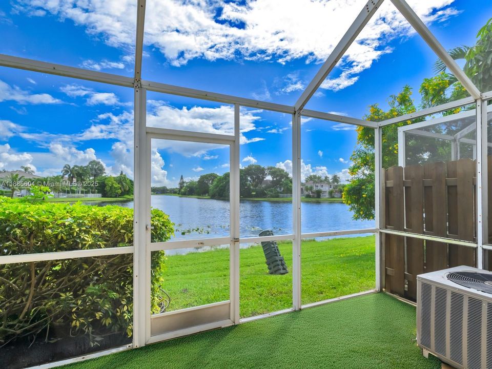 Active With Contract: $495,000 (2 beds, 2 baths, 1131 Square Feet)