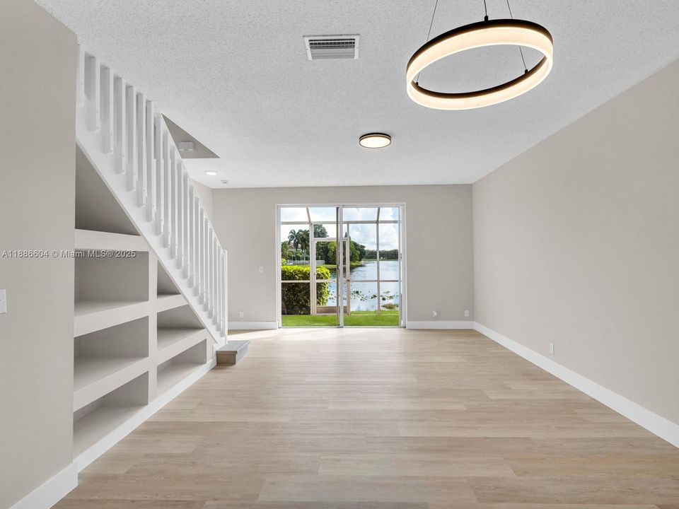 Active With Contract: $495,000 (2 beds, 2 baths, 1131 Square Feet)