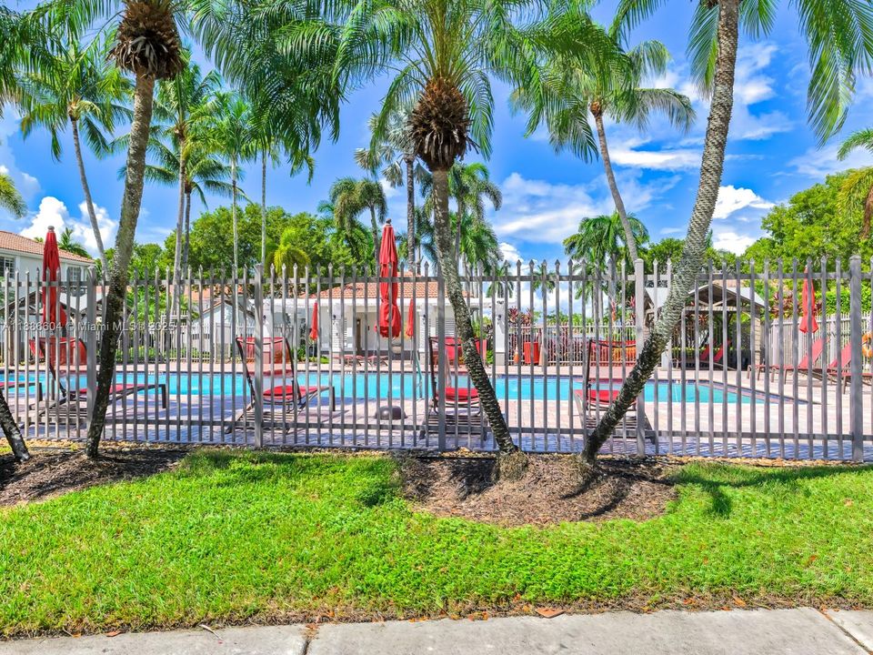 Active With Contract: $495,000 (2 beds, 2 baths, 1131 Square Feet)