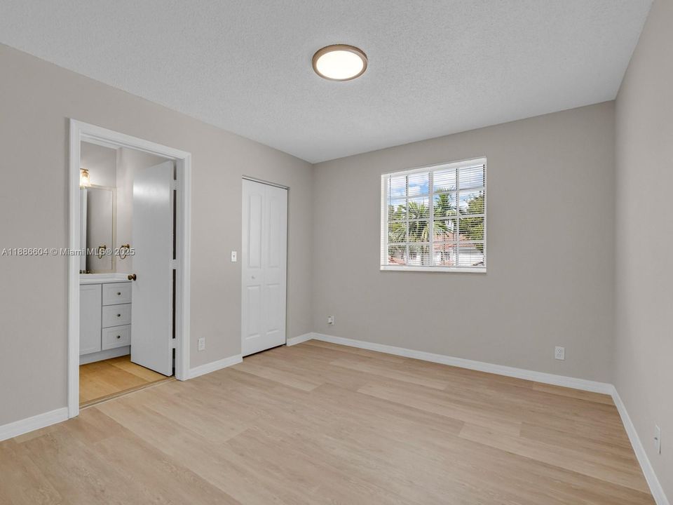 Active With Contract: $495,000 (2 beds, 2 baths, 1131 Square Feet)