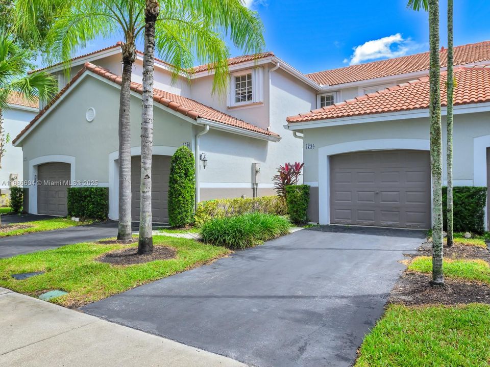 Active With Contract: $495,000 (2 beds, 2 baths, 1131 Square Feet)