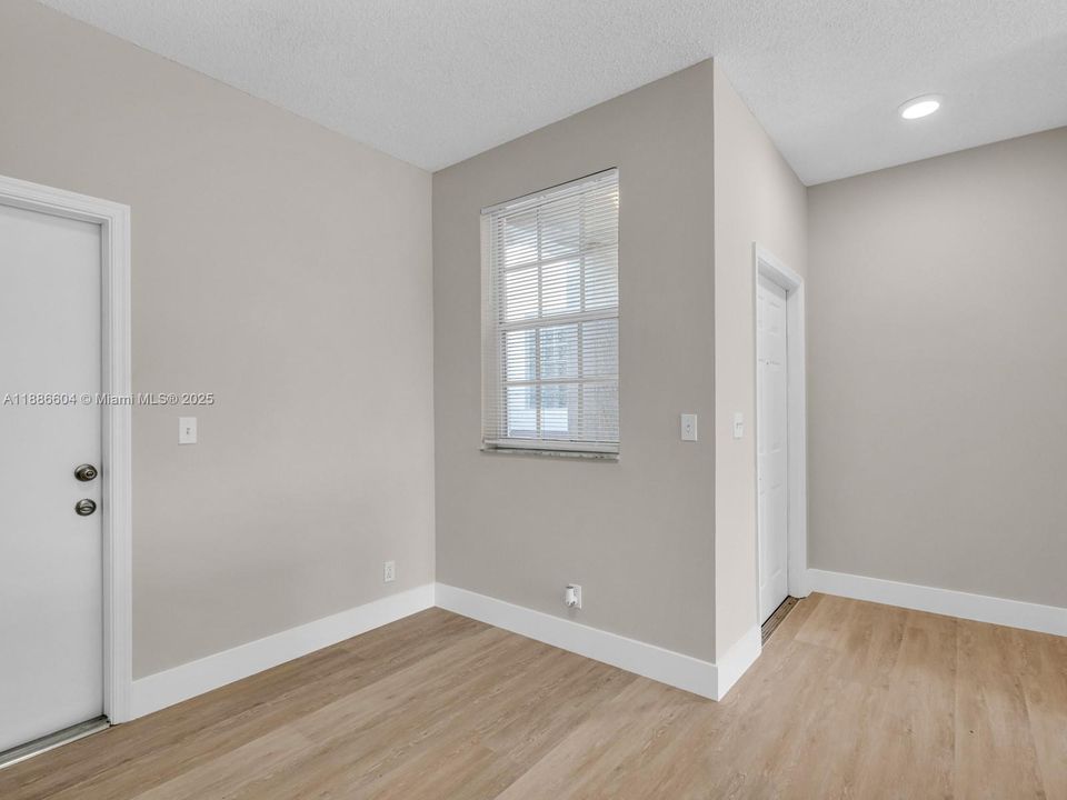 Active With Contract: $495,000 (2 beds, 2 baths, 1131 Square Feet)