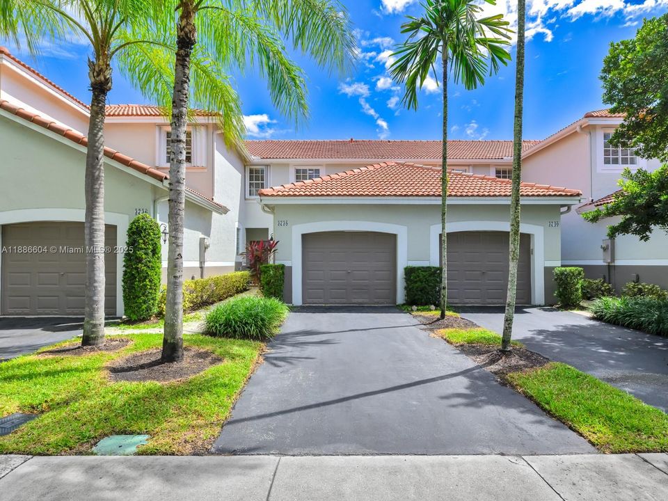 Active With Contract: $495,000 (2 beds, 2 baths, 1131 Square Feet)