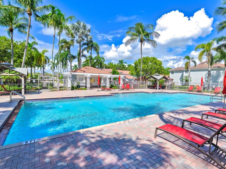 Active With Contract: $495,000 (2 beds, 2 baths, 1131 Square Feet)