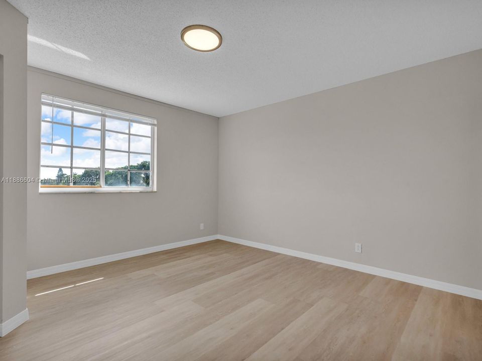 Active With Contract: $495,000 (2 beds, 2 baths, 1131 Square Feet)