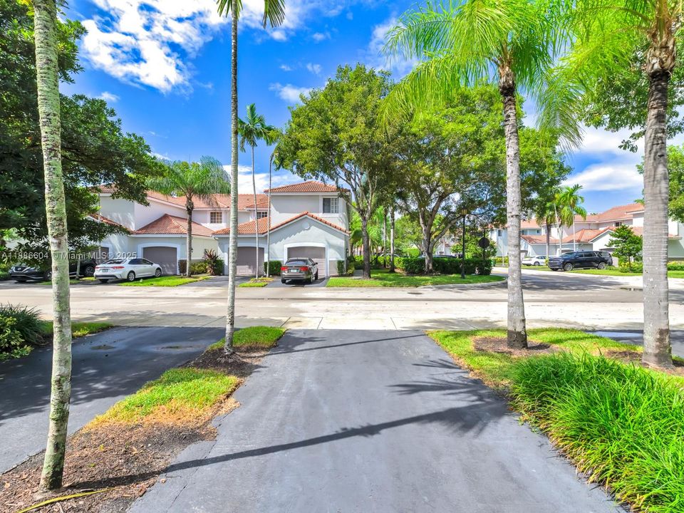 Active With Contract: $495,000 (2 beds, 2 baths, 1131 Square Feet)