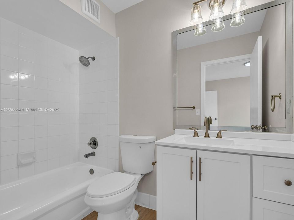 Active With Contract: $495,000 (2 beds, 2 baths, 1131 Square Feet)