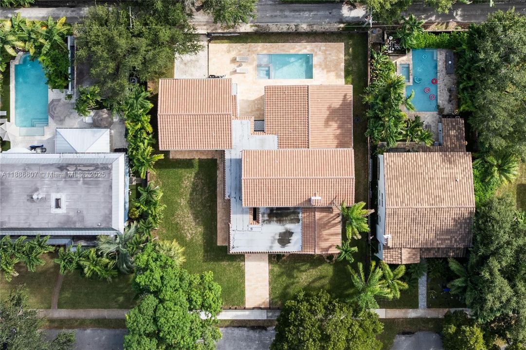 Недавно продано: $3,599,000 (6 спален, 4 ванн, 4081 Квадратных фут)