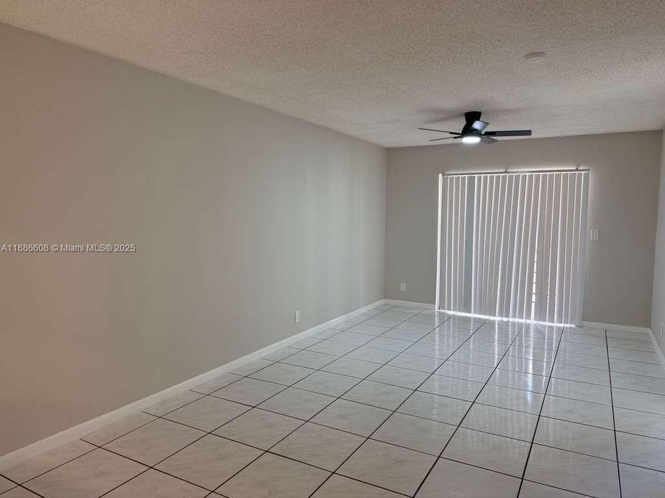 最近租的: $1,950 (2 贝兹, 2 浴室, 924 平方英尺)