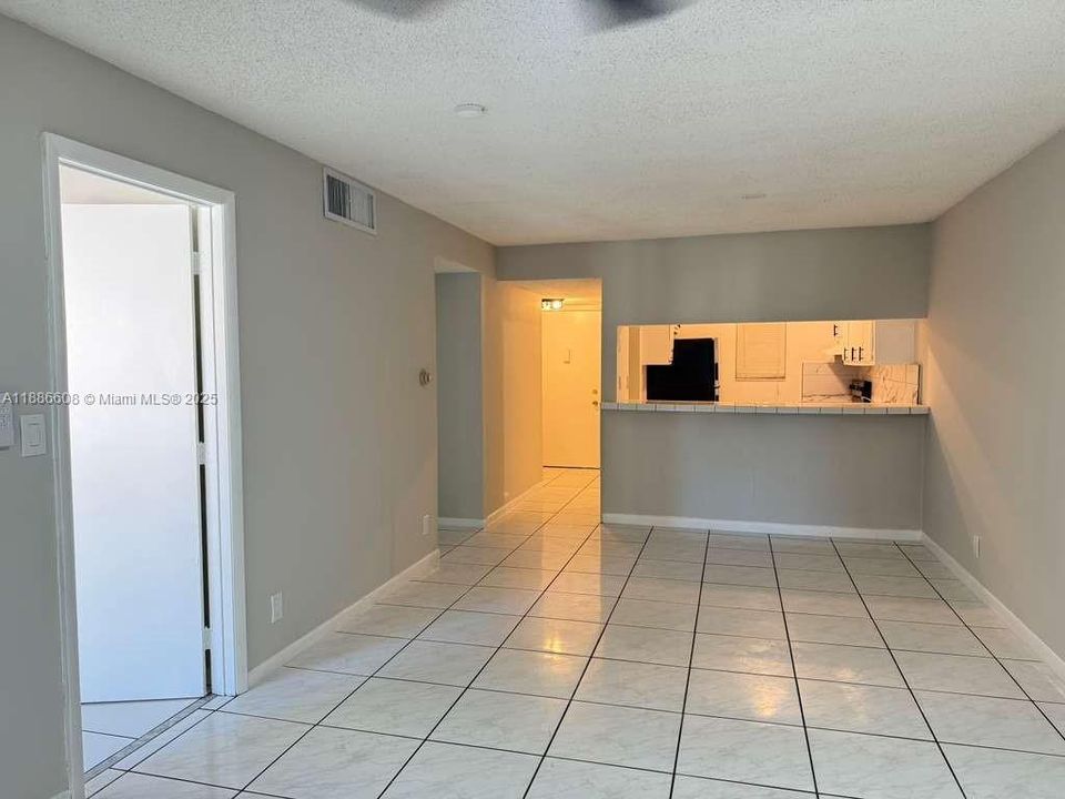 最近租的: $1,950 (2 贝兹, 2 浴室, 924 平方英尺)