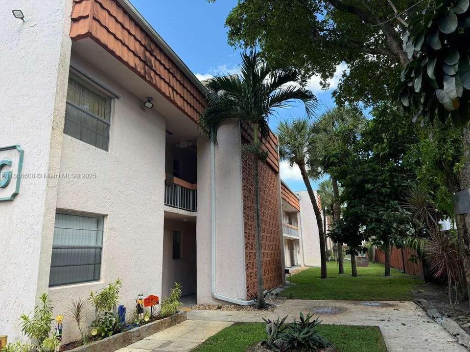 最近租的: $1,950 (2 贝兹, 2 浴室, 924 平方英尺)