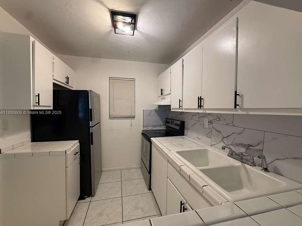 最近租的: $1,950 (2 贝兹, 2 浴室, 924 平方英尺)