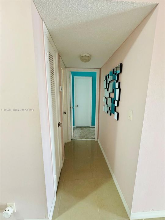 Active With Contract: $189,000 (1 beds, 1 baths, 847 Square Feet)