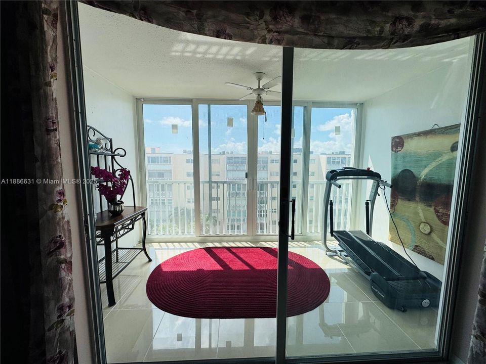 Active With Contract: $189,000 (1 beds, 1 baths, 847 Square Feet)