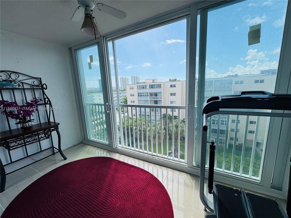 Active With Contract: $189,000 (1 beds, 1 baths, 847 Square Feet)