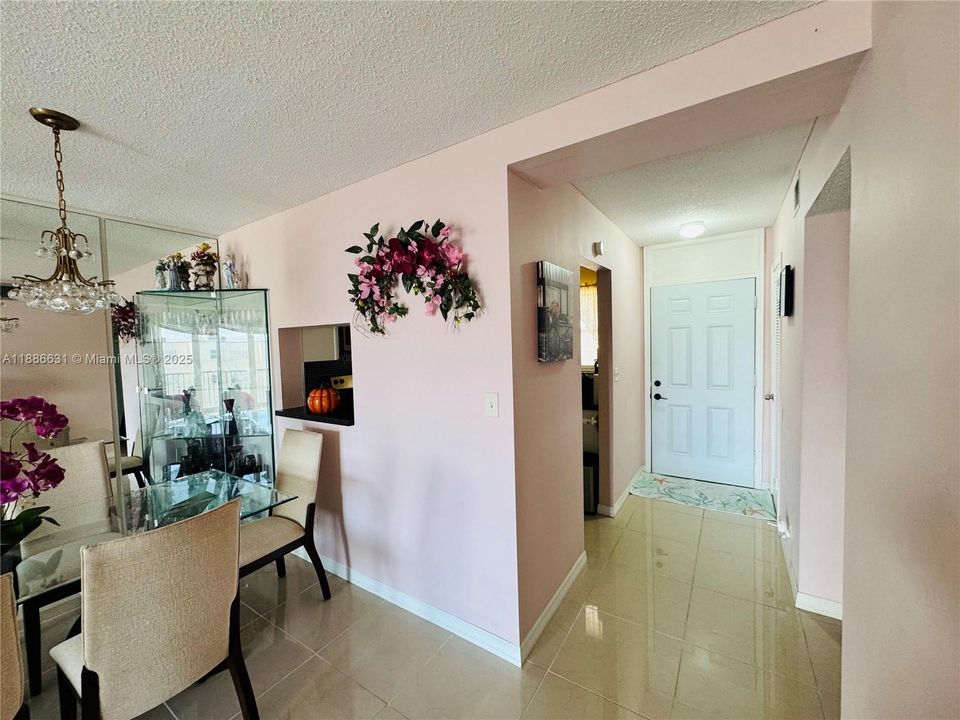 Active With Contract: $189,000 (1 beds, 1 baths, 847 Square Feet)