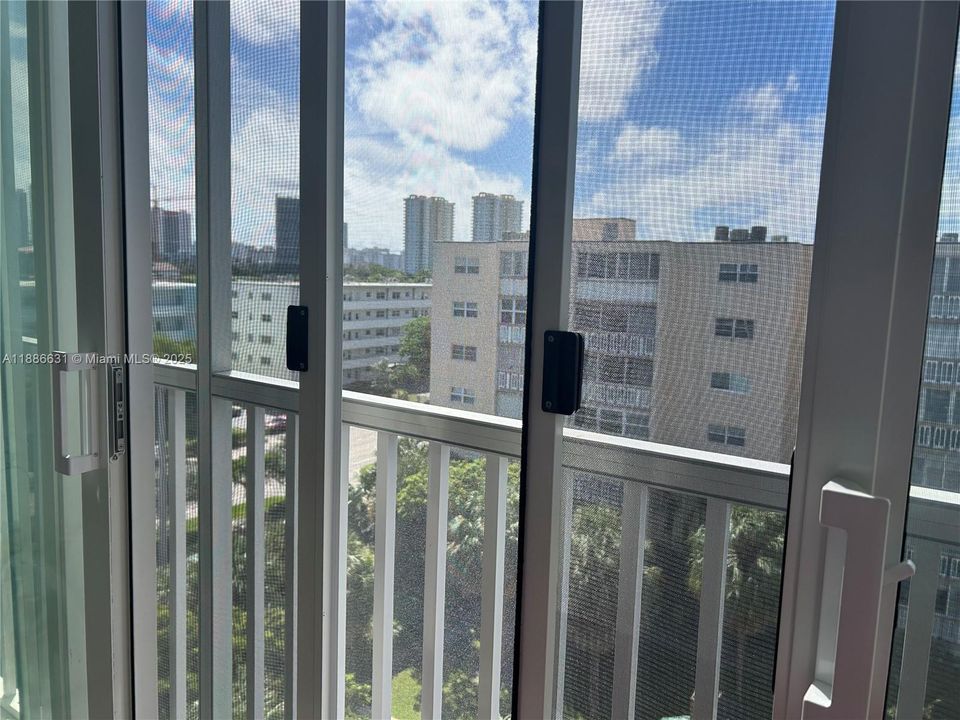 brand-new: two screens, and sliding doors