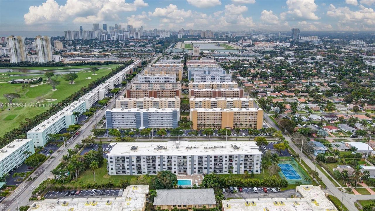 Active With Contract: $189,000 (1 beds, 1 baths, 847 Square Feet)