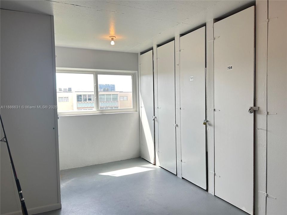 storage floor to ceiling