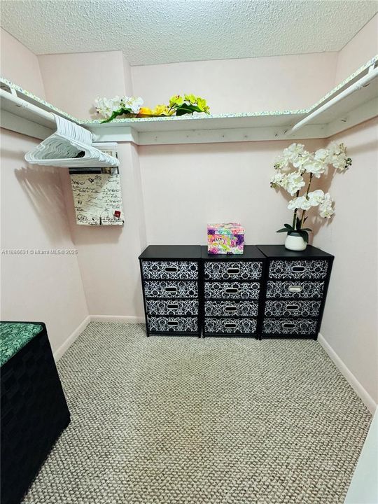 Active With Contract: $189,000 (1 beds, 1 baths, 847 Square Feet)