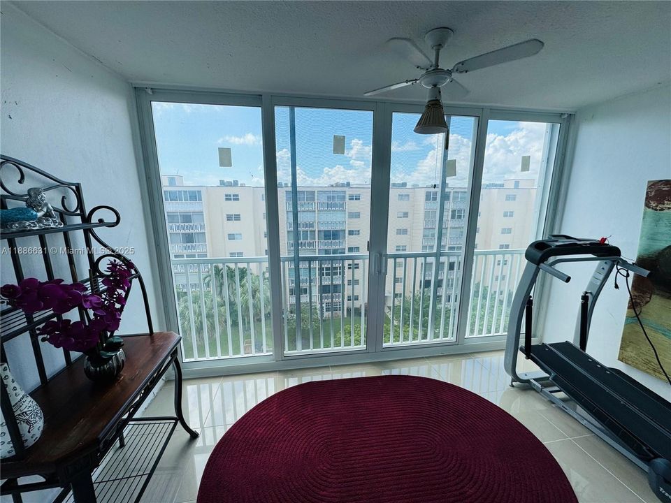 Active With Contract: $189,000 (1 beds, 1 baths, 847 Square Feet)