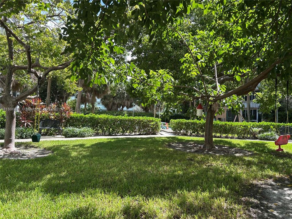 Active With Contract: $189,000 (1 beds, 1 baths, 847 Square Feet)