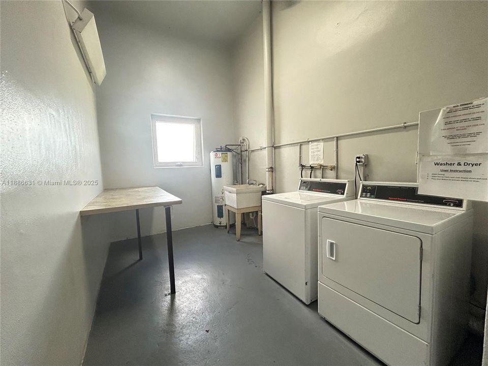 Active With Contract: $189,000 (1 beds, 1 baths, 847 Square Feet)