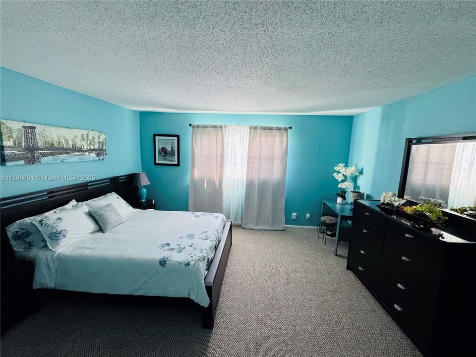 Active With Contract: $189,000 (1 beds, 1 baths, 847 Square Feet)