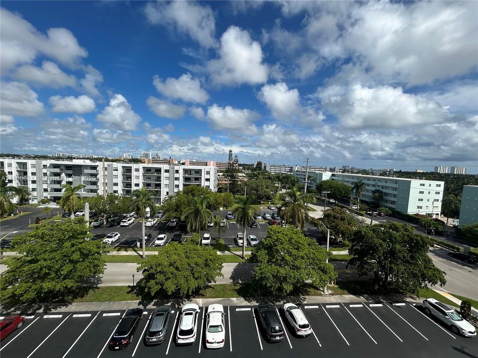 Active With Contract: $189,000 (1 beds, 1 baths, 847 Square Feet)