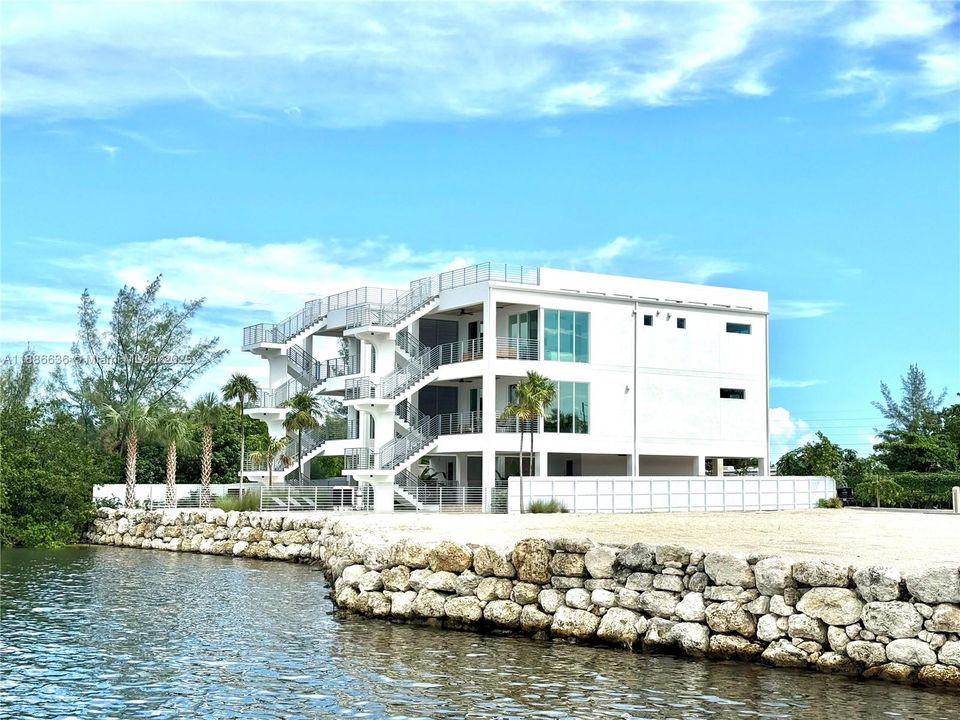 For Sale: $1,975,000 (0.09 acres)