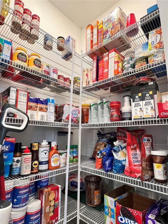 En Venta: $285,000 (4 camas, 2 baños, 1885 Pies cuadrados)