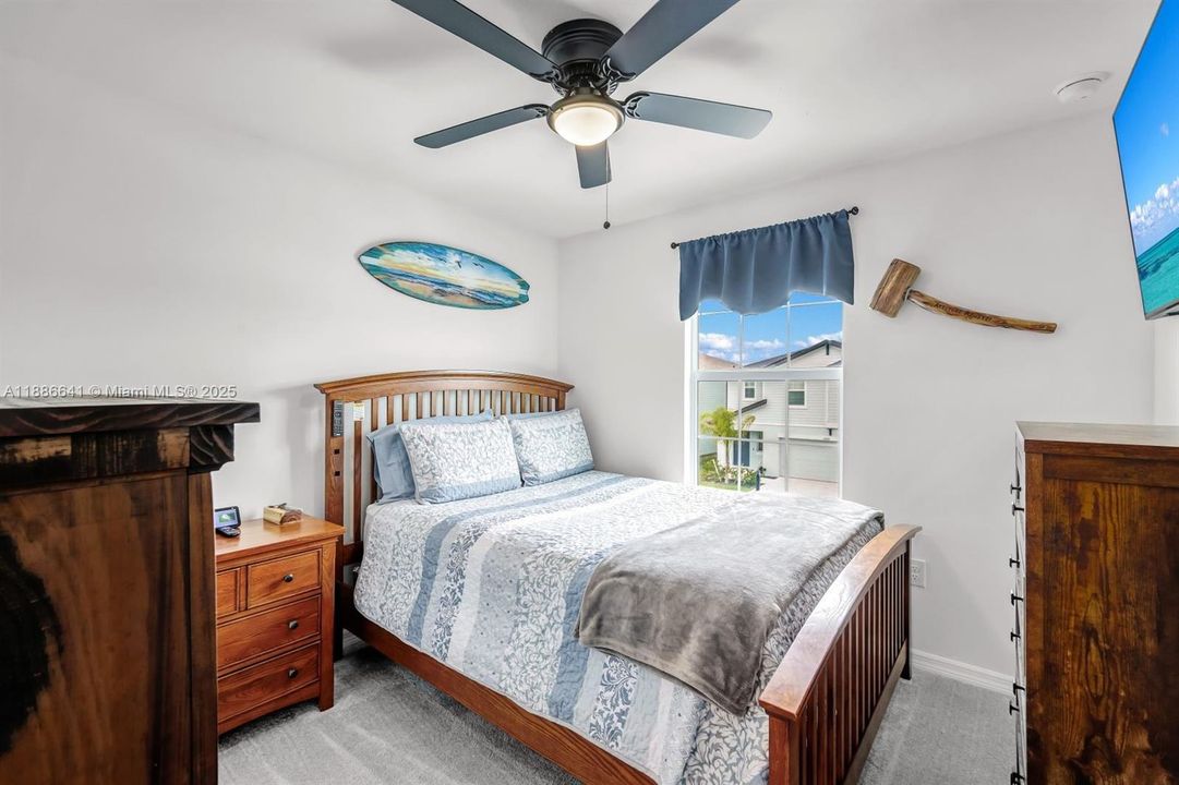 En Venta: $285,000 (4 camas, 2 baños, 1885 Pies cuadrados)