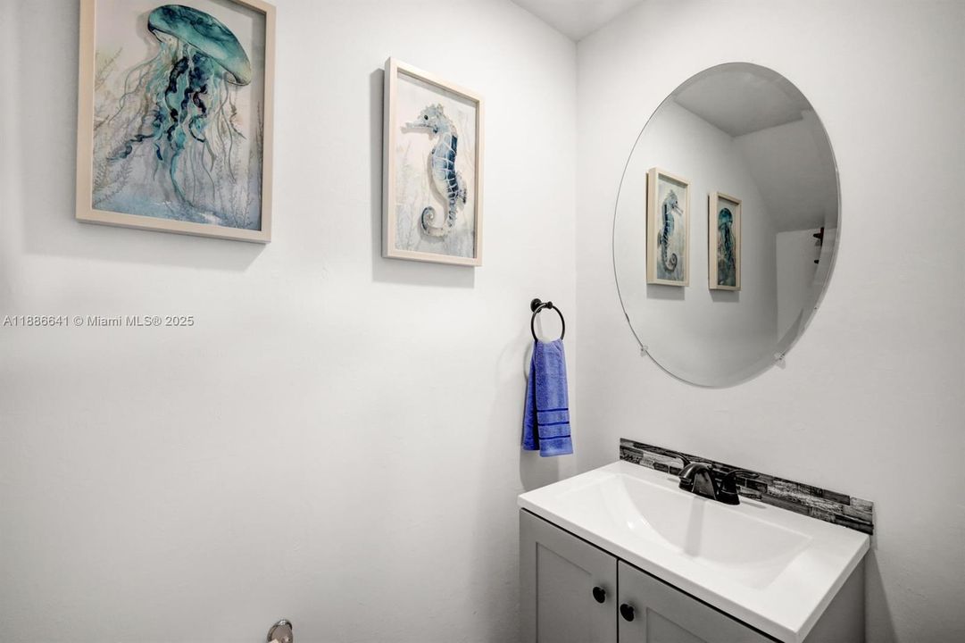 En Venta: $285,000 (4 camas, 2 baños, 1885 Pies cuadrados)