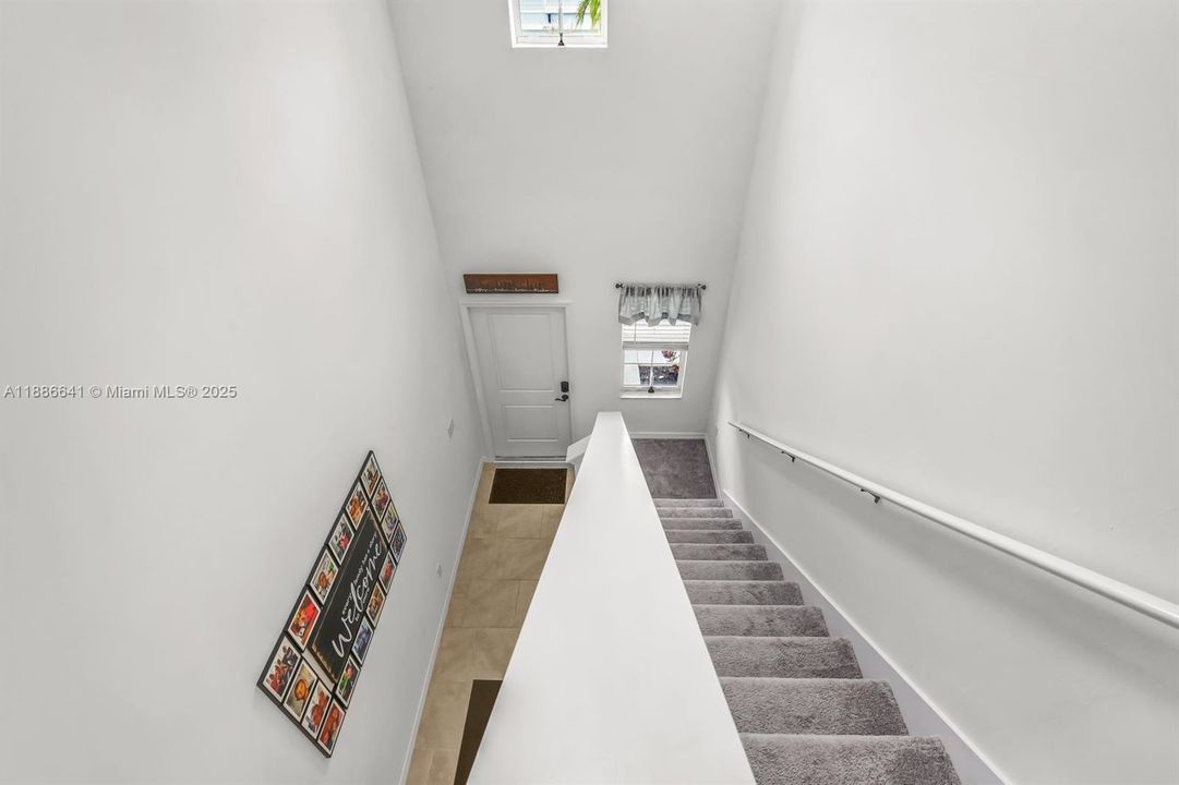 En Venta: $285,000 (4 camas, 2 baños, 1885 Pies cuadrados)