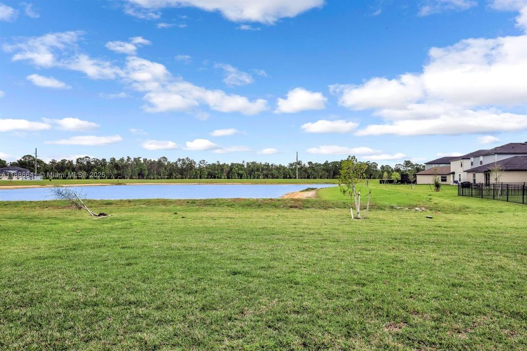 En Venta: $285,000 (4 camas, 2 baños, 1885 Pies cuadrados)