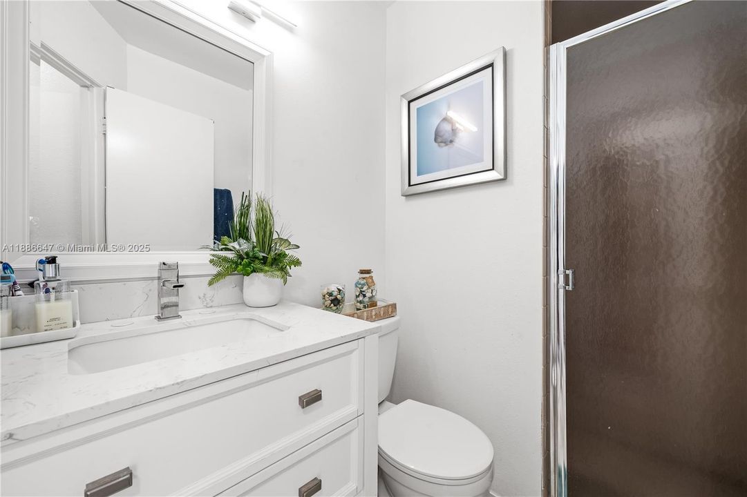 Под контрактом: $449,500 (2 спален, 2 ванн, 1136 Квадратных фут)