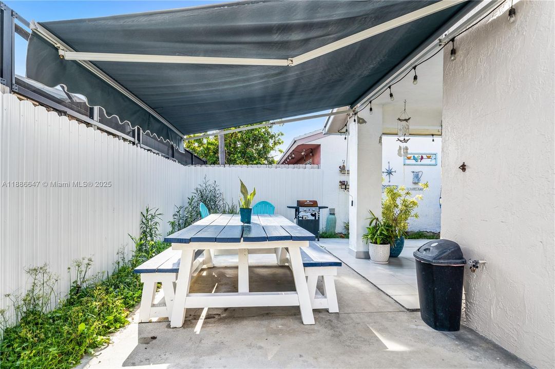 Под контрактом: $449,500 (2 спален, 2 ванн, 1136 Квадратных фут)