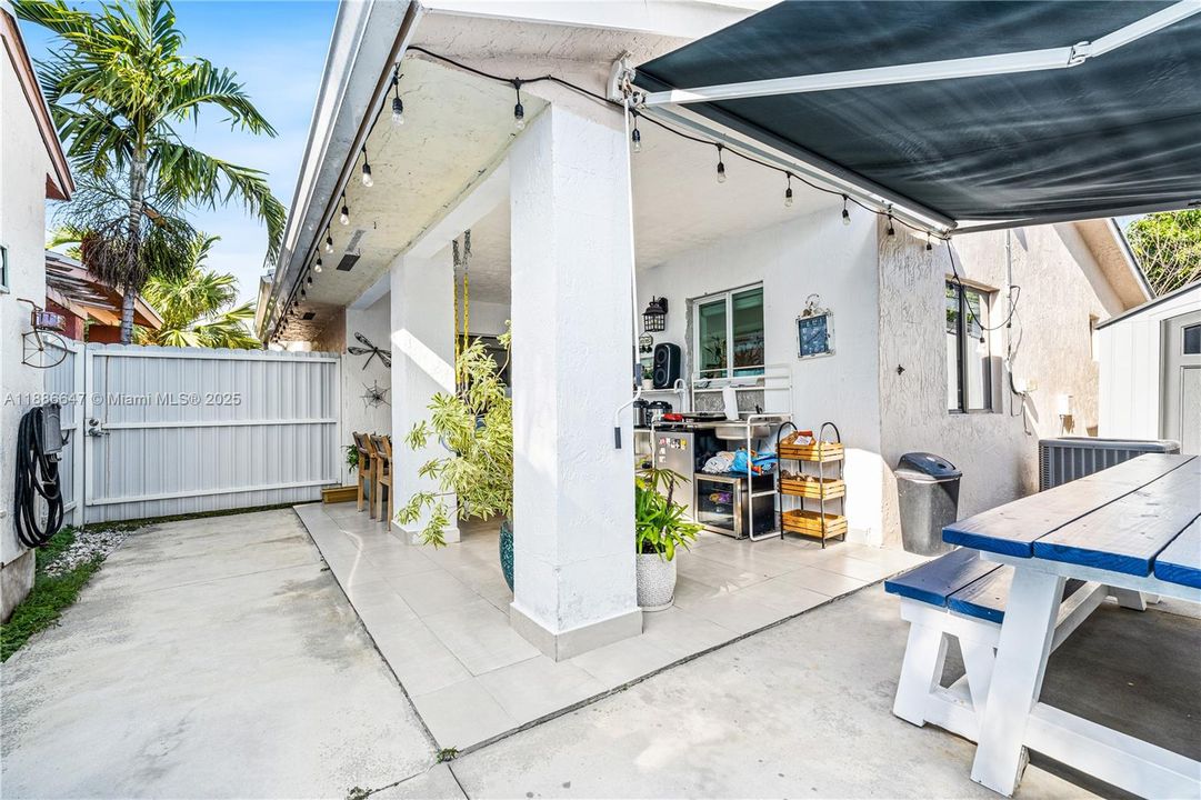 Под контрактом: $449,500 (2 спален, 2 ванн, 1136 Квадратных фут)