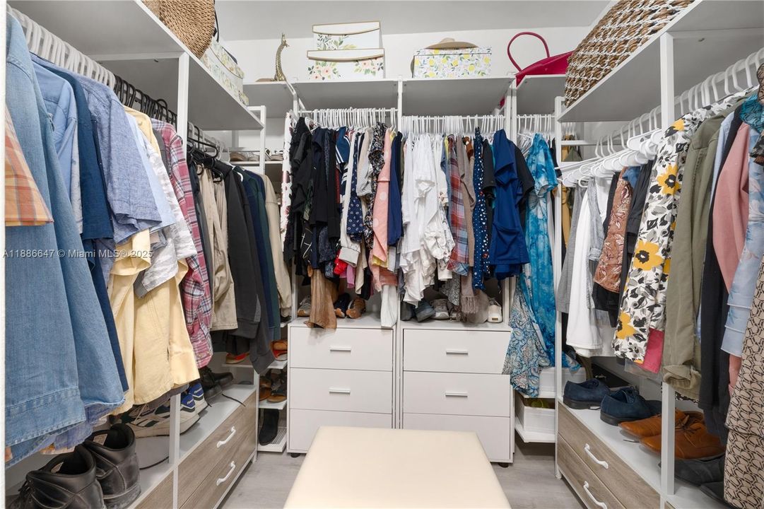 Под контрактом: $449,500 (2 спален, 2 ванн, 1136 Квадратных фут)