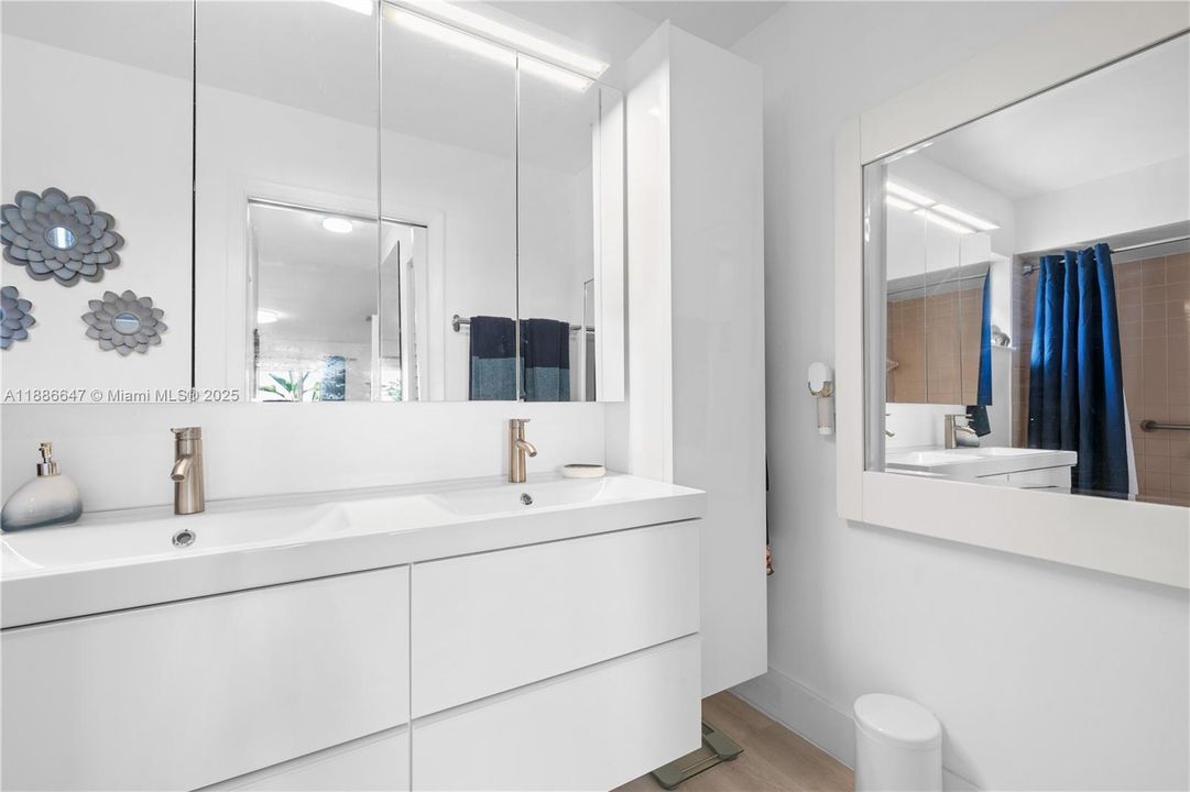 Под контрактом: $449,500 (2 спален, 2 ванн, 1136 Квадратных фут)